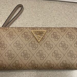 Guess LOGO Large Zip Around Wallet Wristlet Clutch Allover Logo AUTHENTIC